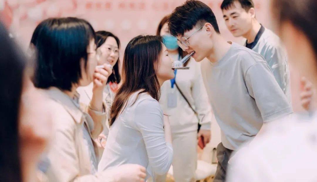 蔡明“藏”了38年的儿子，至今未婚无后，再骄傲最终也成了心病